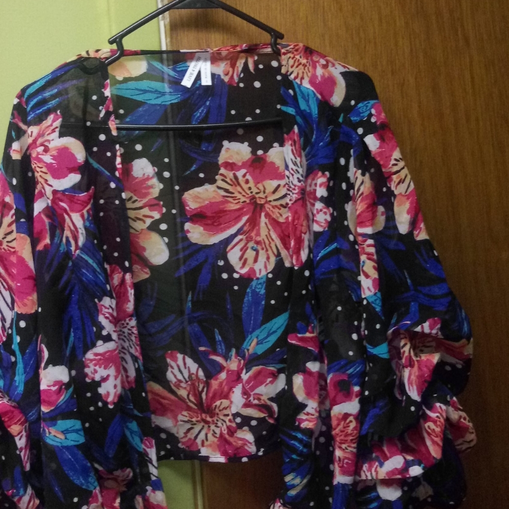 live 4 truth blouse with ruffled arms new/tags